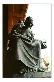 Statue at back of Kelvinhall