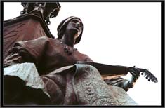 Statue over Kelvin
