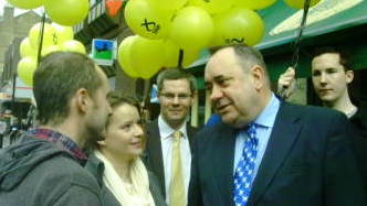 Photo: alex salmond in byres road.
