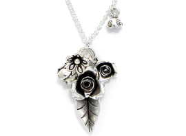 hand picked flower necklace. Photo: hand picked flower necklace.