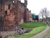 Photo: cyclists bothwell castle.