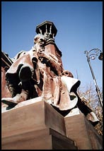 Photo: Statue on Kelvinway bridge.