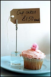 Photo: Hummingbird cafe cupcake.