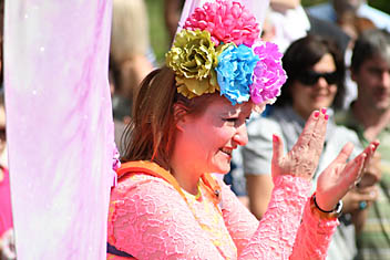 Photo: West End Festival Parade Kelvingrove Park.