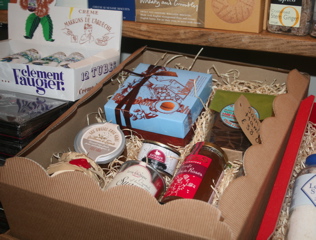 Photo: hamper.