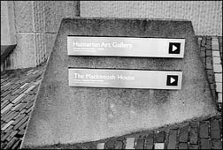 Photo: Hunterian Gallery - new sign.