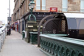 Photo: Kelvinbridge subway entrance, Hillhead.