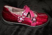 Photo: red shoe.