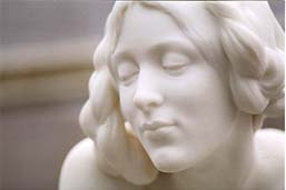 Kibble Palace statue. Photo: Kibble Palace statue.