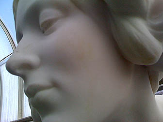 Kibble Palace statue. Photo: Kibble Palace statue.