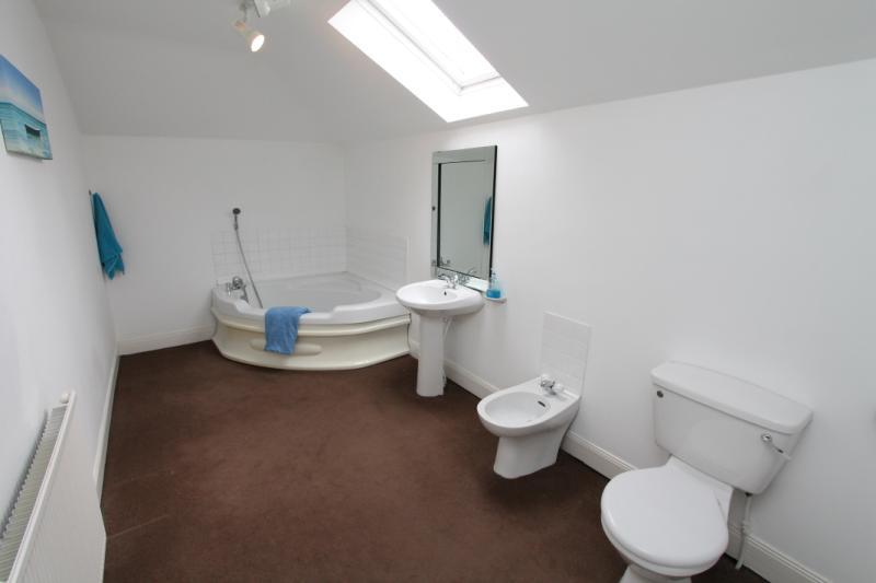 Three Bedroom Upper Conversion Flat For Sale, Glasgow West End