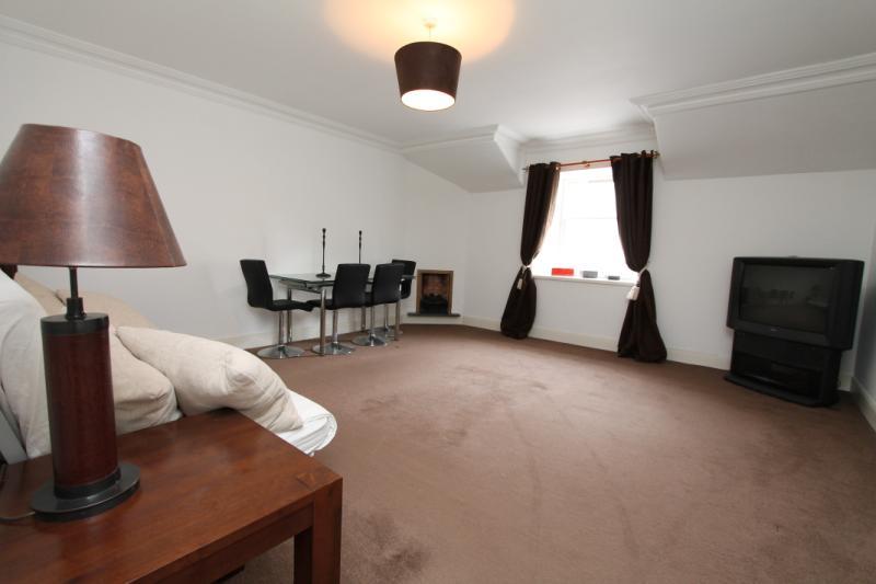 Three Bedroom Upper Conversion Flat For Sale, Glasgow West End Glasgow West End