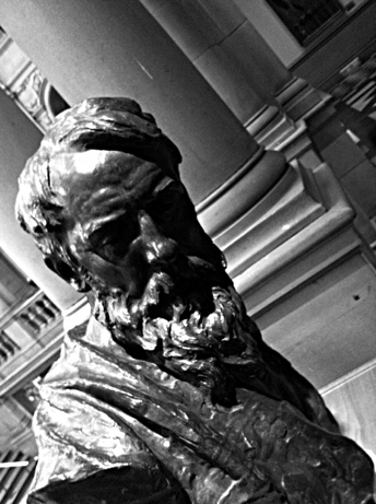Kelvingrove Art Gallery Statue. Photo: Kelvingrove Art Gallery.