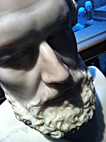 Kelvingrove Art Gallery Statue. Photo: Kelvingrove Art Gallery.