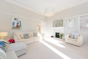 SITTING TROOM