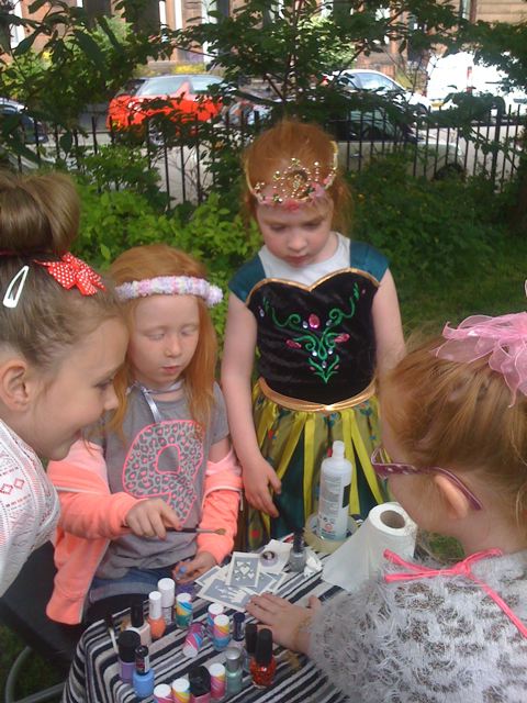 nail artist w street