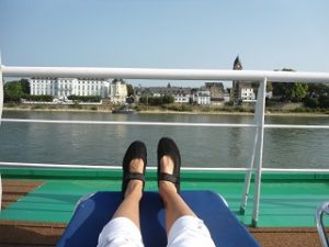 feet-on-rhine