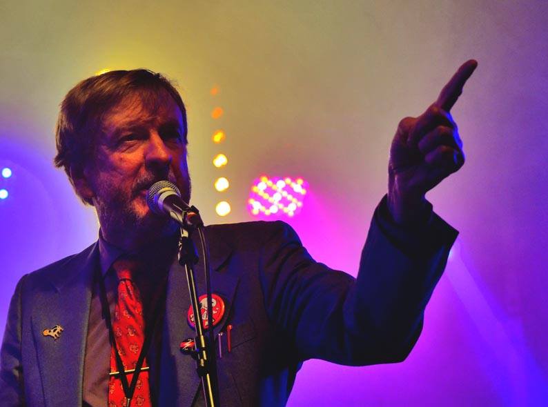 duglus on stage