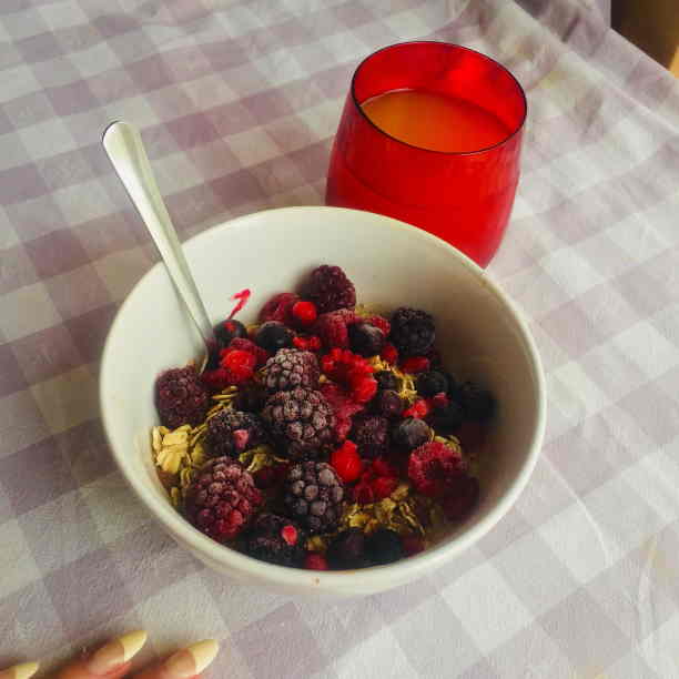 berry smoothie bowl