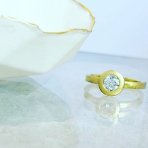 round diamond gold