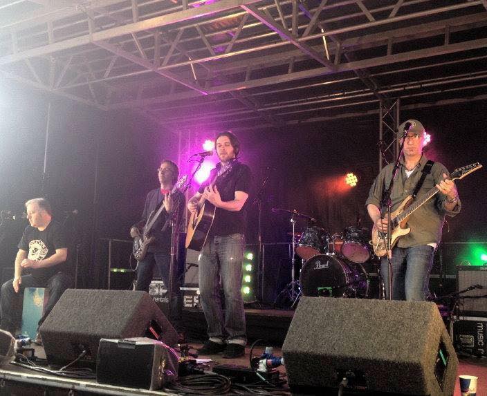 howlin radio fringe