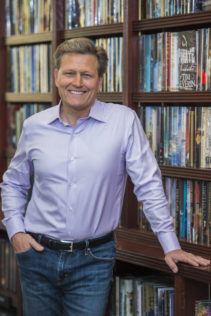 David-Baldacci-author-pic-GUY-BELL-211x316