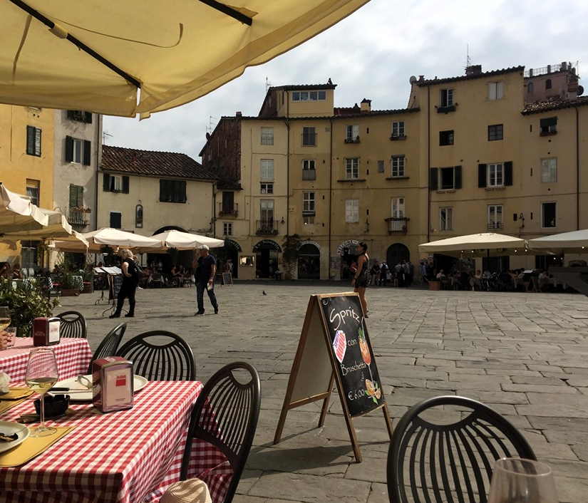 lucca ampithreatre..