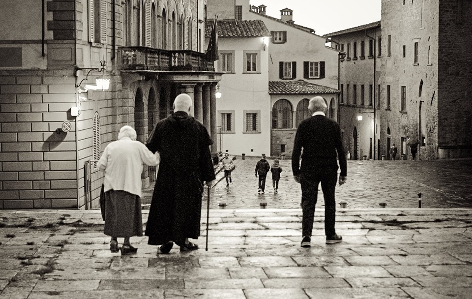 outside cathedral arezzo 2