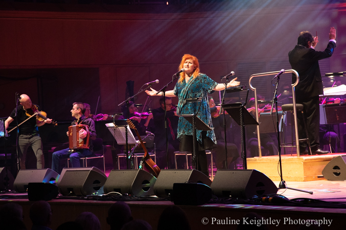 Glasgow, Scotland. 25th January 2020. Celtic Connections festival 2020. Eddi Reader, Scottish singer, performed at the Auld Lang Syne concert for Robert Burns night, at the Glasgow concert hall, along with the Scottish Chamber orchestra and part of Celtic Connections 2020. Photo Pauline Keightley/ Alamy News.