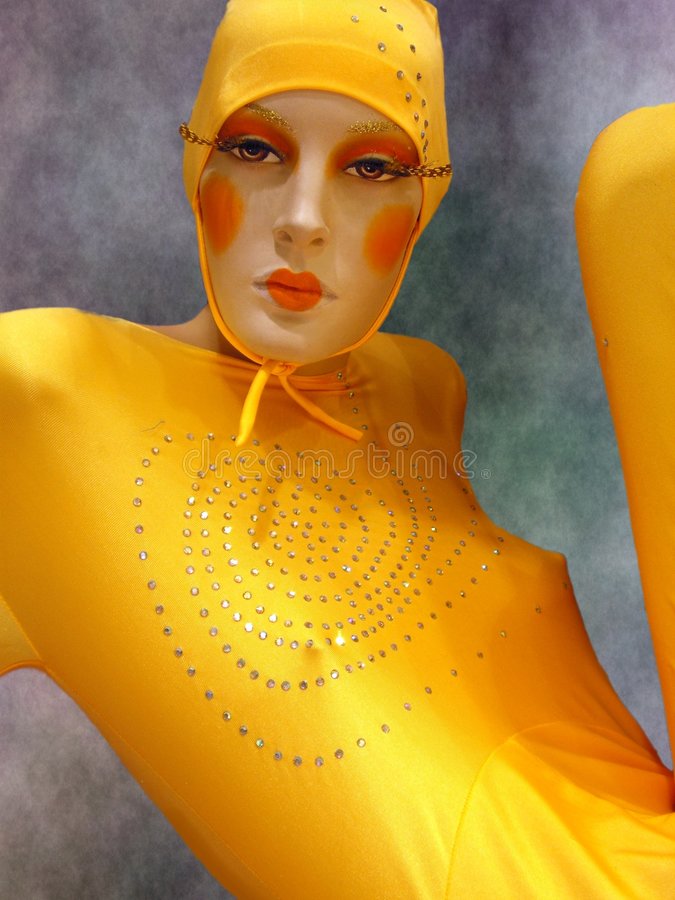 yellow-cirque-du-soleil-1549094
