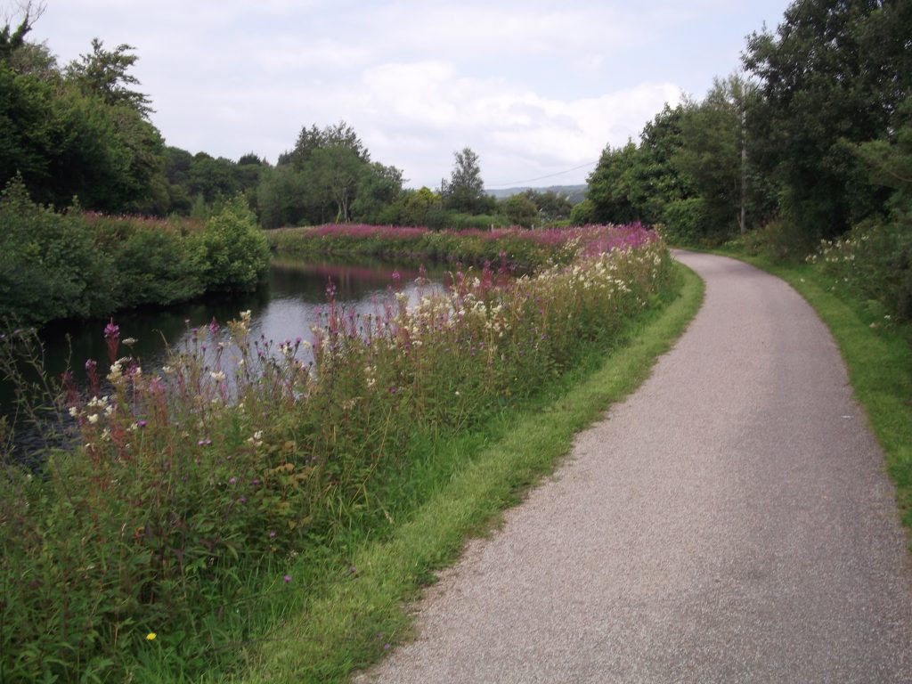crinan canal towpath