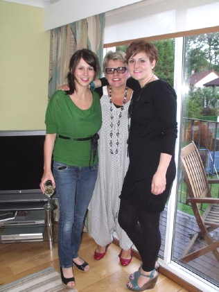 francesca with mum and sister. sm