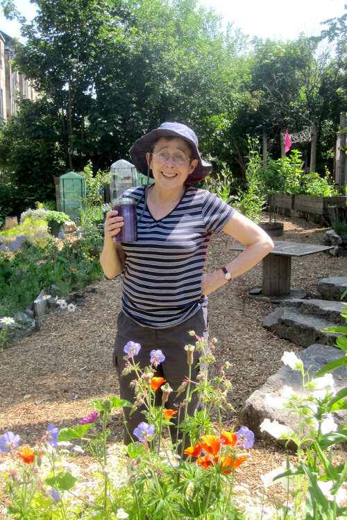 Esther+in+the+garden+V3