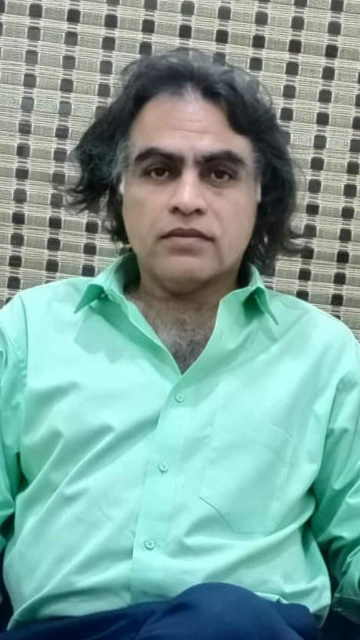 rizwan akhtar green shirt
