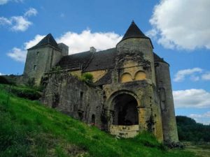 chateau first para