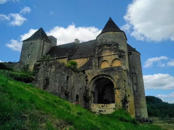 chateau first para