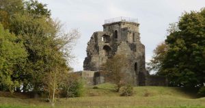 Crookston Castle