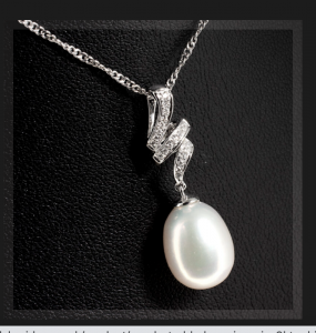 pearl and diamond pendant