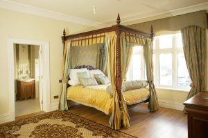 four poster bed