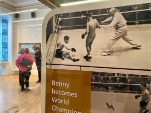 Benny Lynch becomes world champion