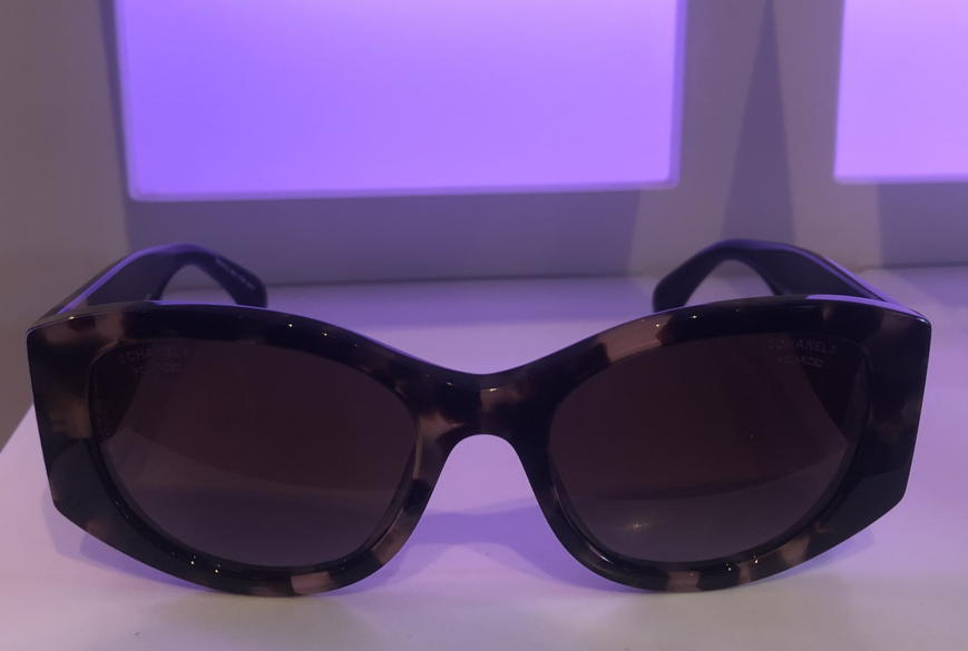 chanel tortoiseshell glasses