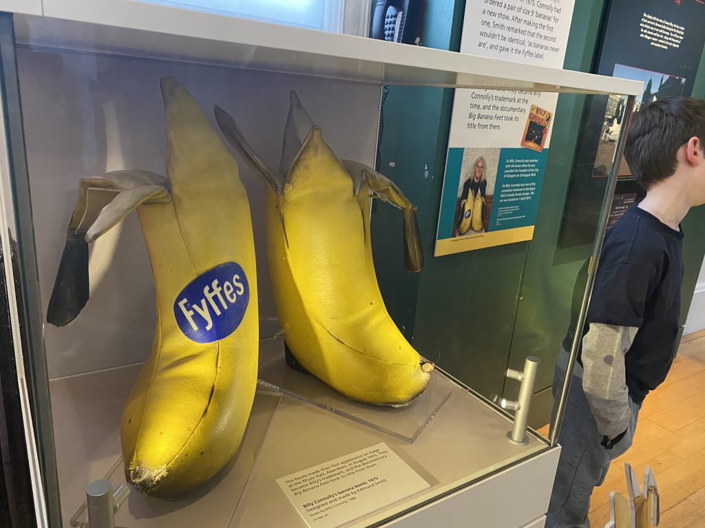 Billy Connolly'a Big Banana Feet