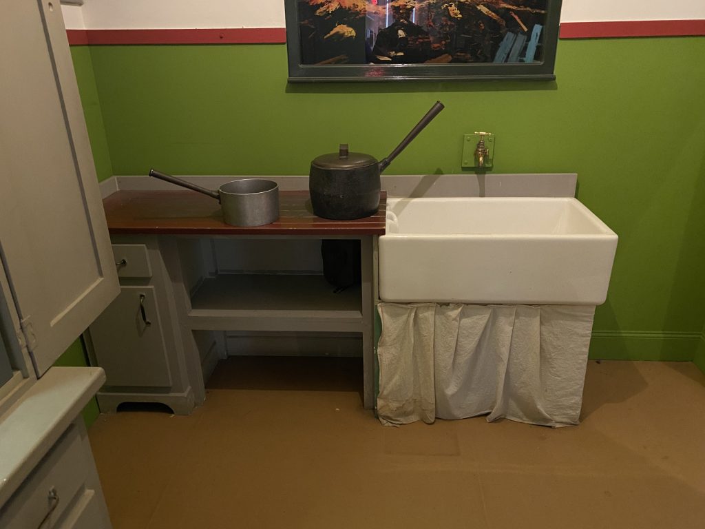 Kitchen /Belfast sink