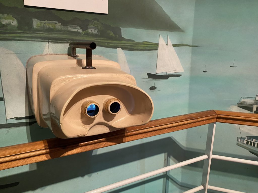 Sea side viewer
