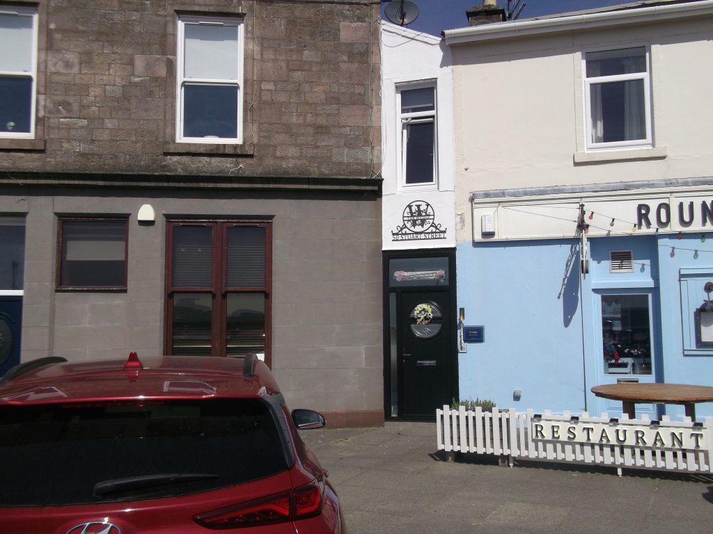 narrowest house