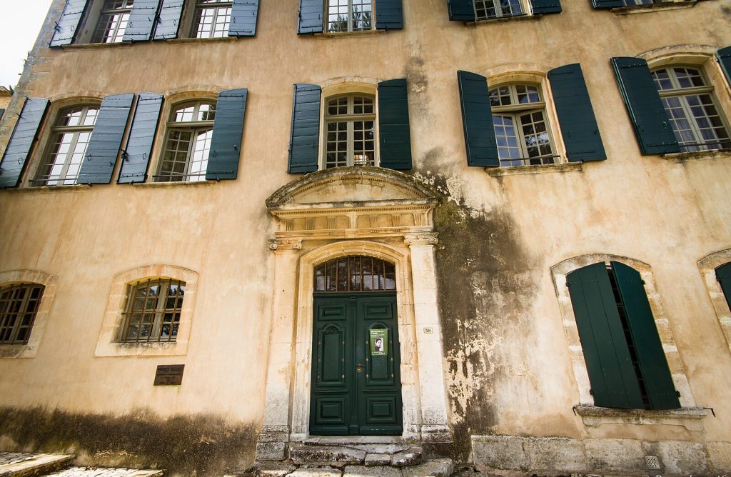 La_villa_de_Dora_Maar-Bonachera-jf-CC-BY-SA-4.0-https-creativecommons.orglicensesby-sa4.0-via-Wikimedia-Commons.jpg