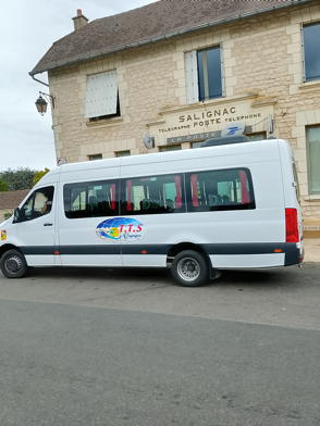 waiting for the bus to Sarlat